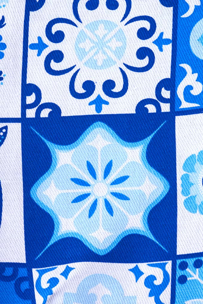 Blue Tiles Traditional Kitchen Gloves