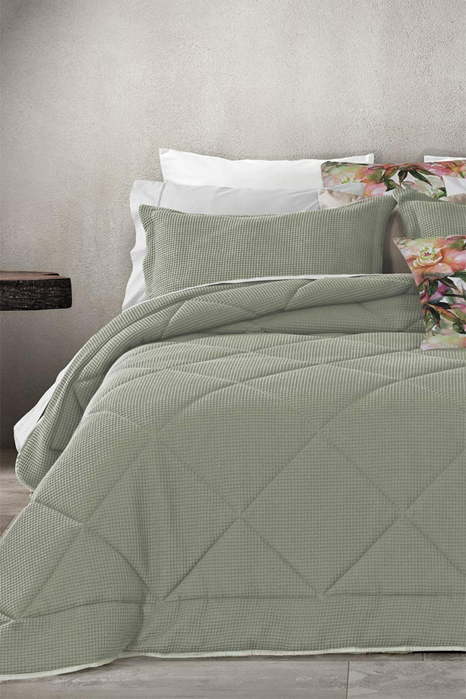 Luso Jacquard Quilted Comforter