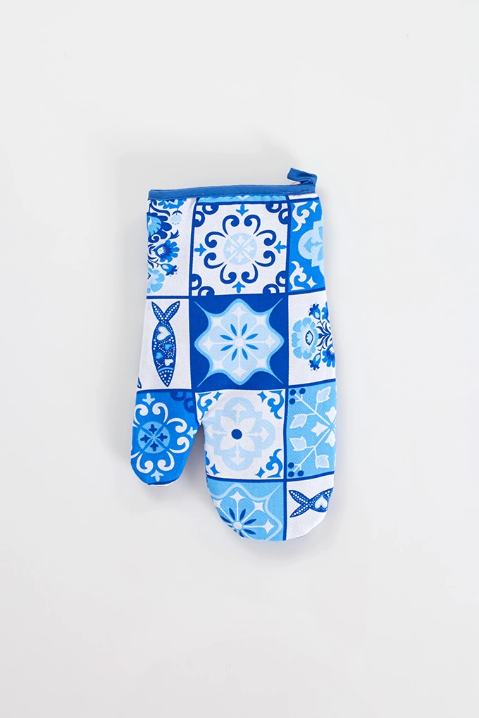 Blue Tiles Traditional Kitchen Gloves