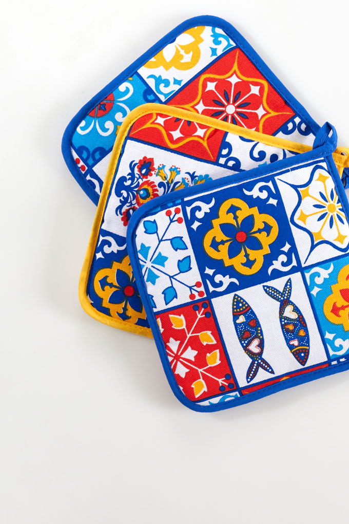 Colorful Tiles Traditional Pot Holders