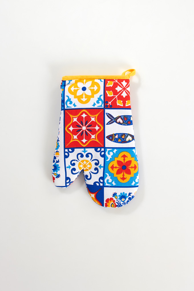Colorful Tiles Traditional Kitchen Gloves
