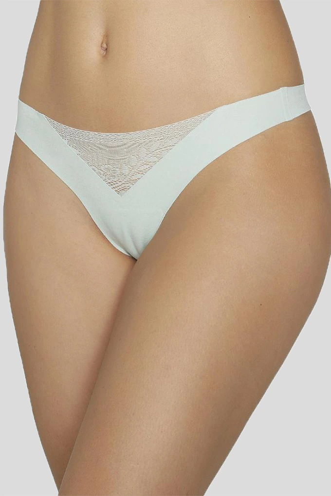 19213 Woman Lasercut Laced Thong
