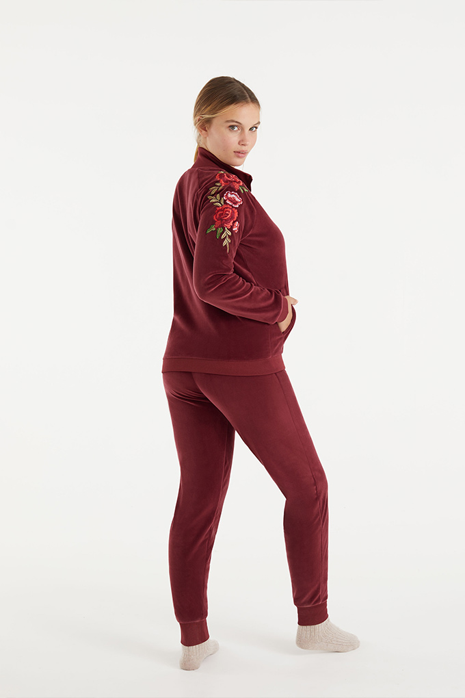 Roses Woman Embroidered Tracksuit
