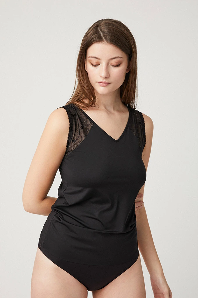 10008 Woman Laced Sleeveless Shirt