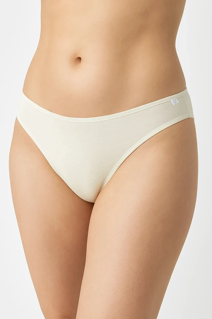 Woman w/ Seams Basic Brazilian Knickers
