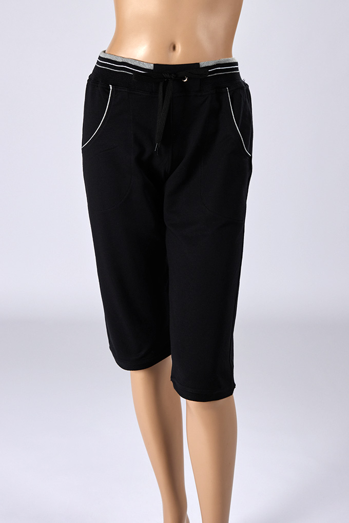 Woman Plain Knitted Bermuda Shorts w/ Pockets
