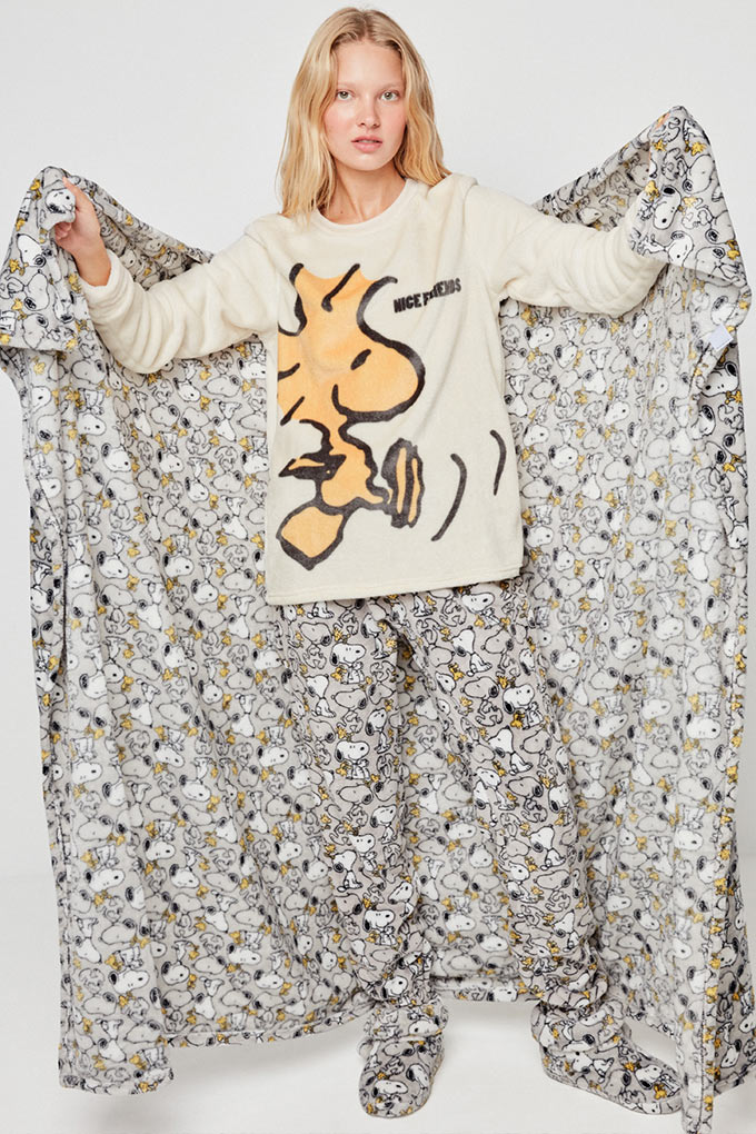 5/0073 Snoopy Printed Coral Blanket