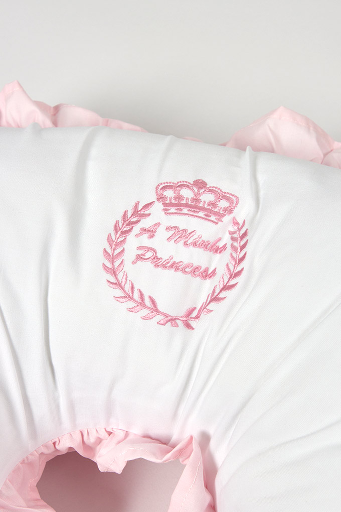 Príncipe / Princesa Emboridered Nursing Pillow