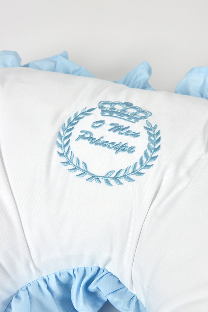 Príncipe / Princesa Emboridered Nursing Pillow