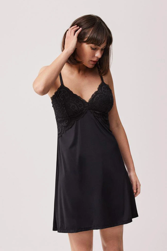 10566 Woman Laced Night Dress