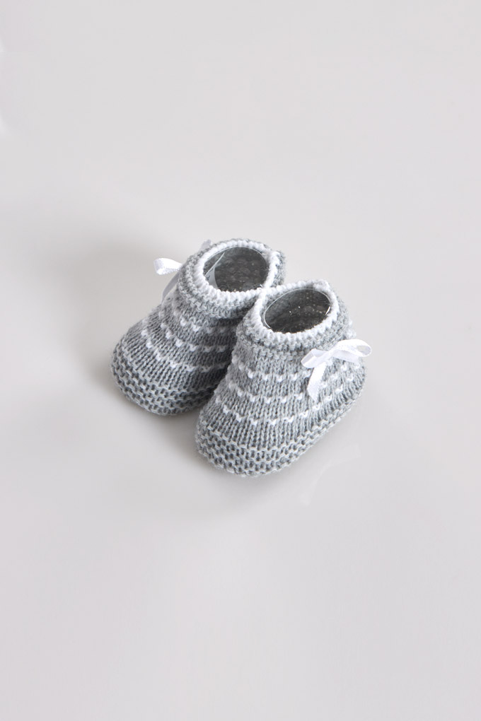 LC670 Baby Booties Knitted w/ Bow