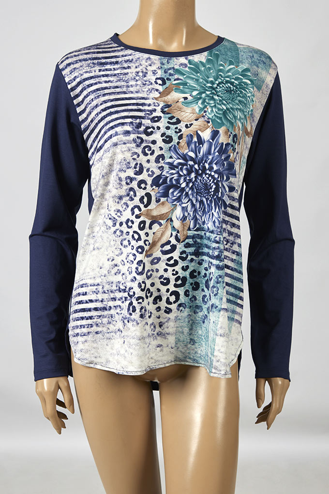 20231 Woman Printed Sweater w/ Sparkles