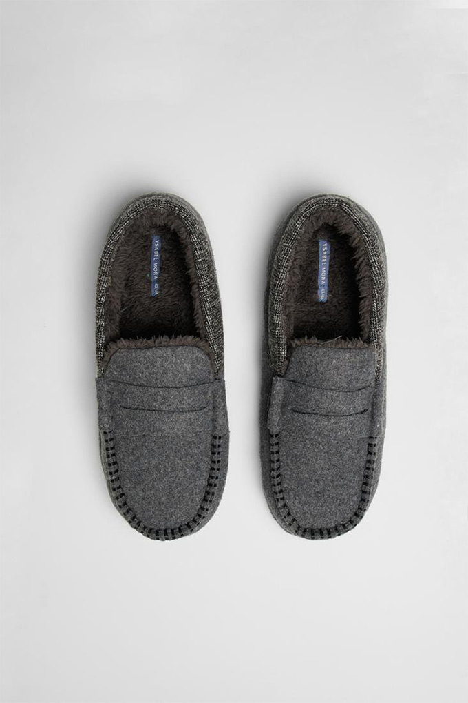 24039 Man Closed Slippers