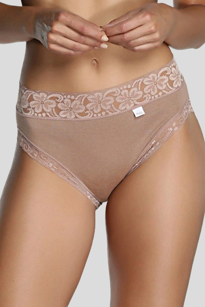 Woman Laced Cotton Knickers