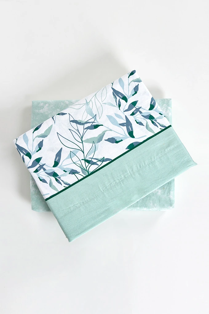 Folhas Printed Flannel Sheets Set w/ Fitted Sheet