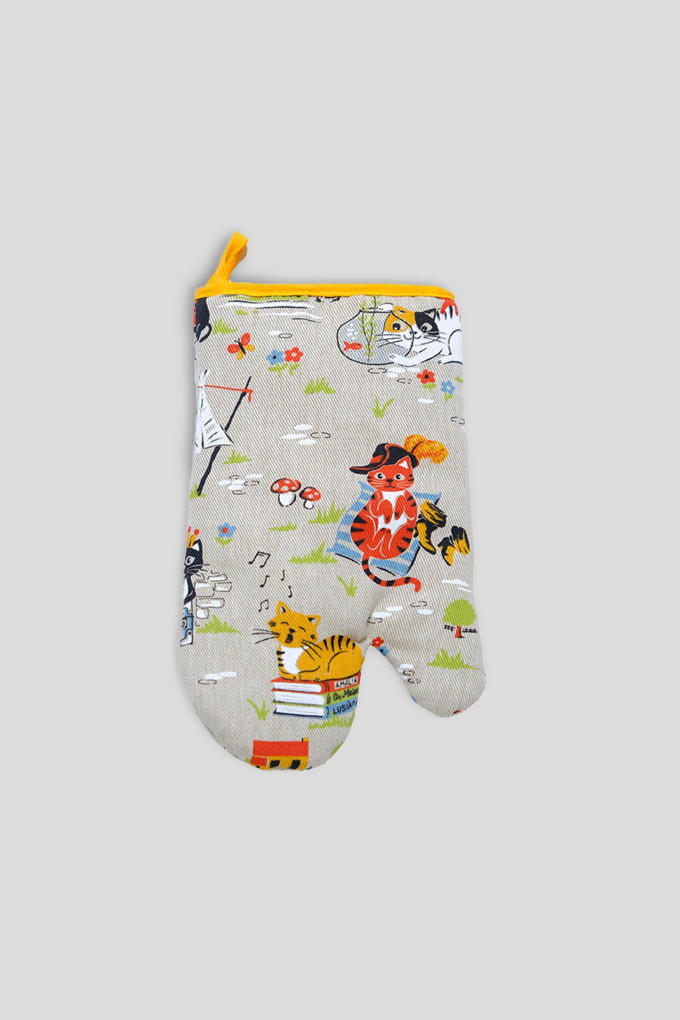 Cats at Party Printed Twill Kitchen Gloves