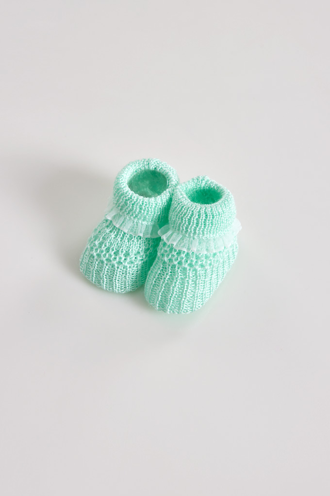 Perle Knitted Baby Booties w/ Frills