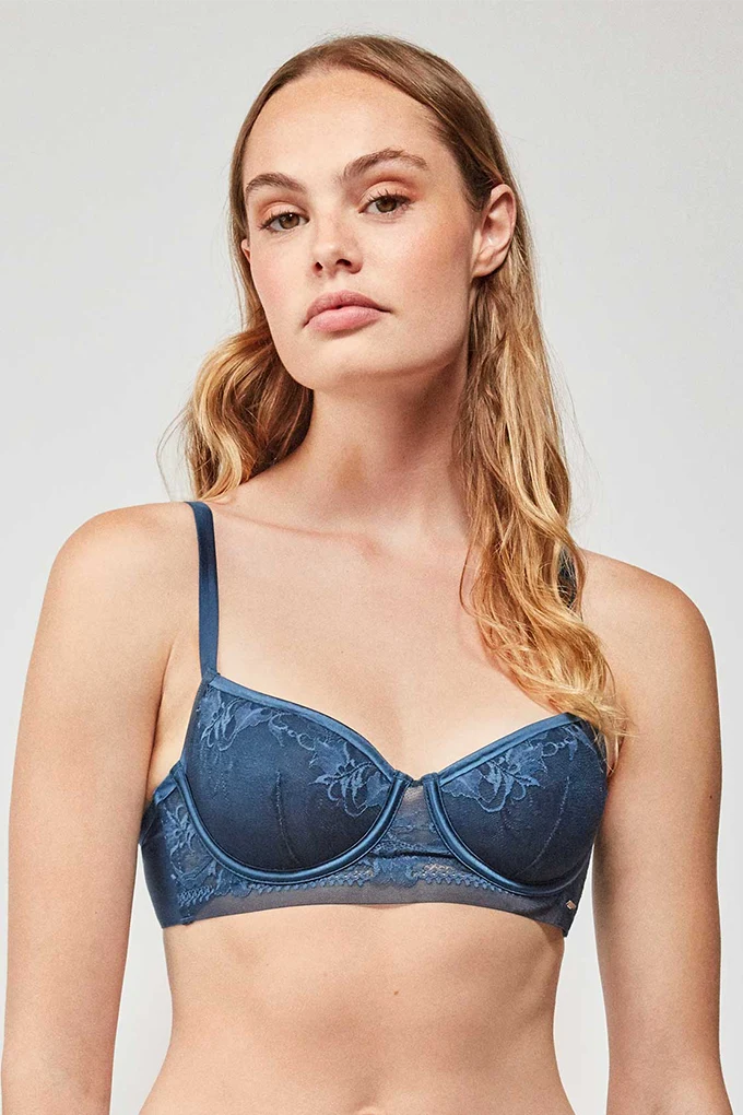 2/10081 Cup C Laced Capacity Bra