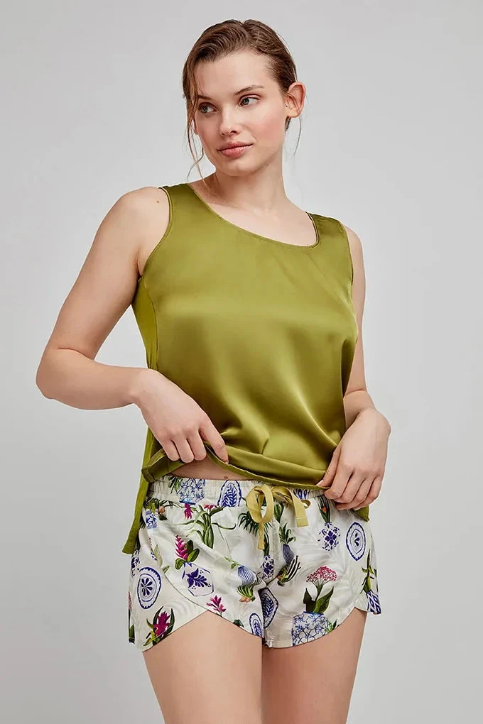2/20261 Woman Printed Satin Pyjama Set