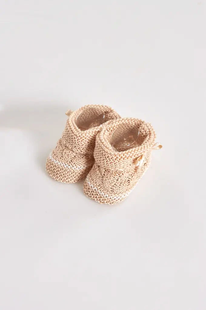 LC737P Knitted Baby Booties Bow