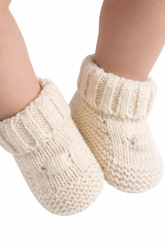 LC861 Baby Pompom Knitted Baby Booties