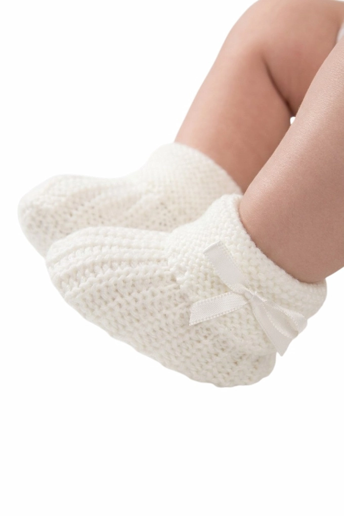 LC360 Knitted Baby Booties w/ Ribbon